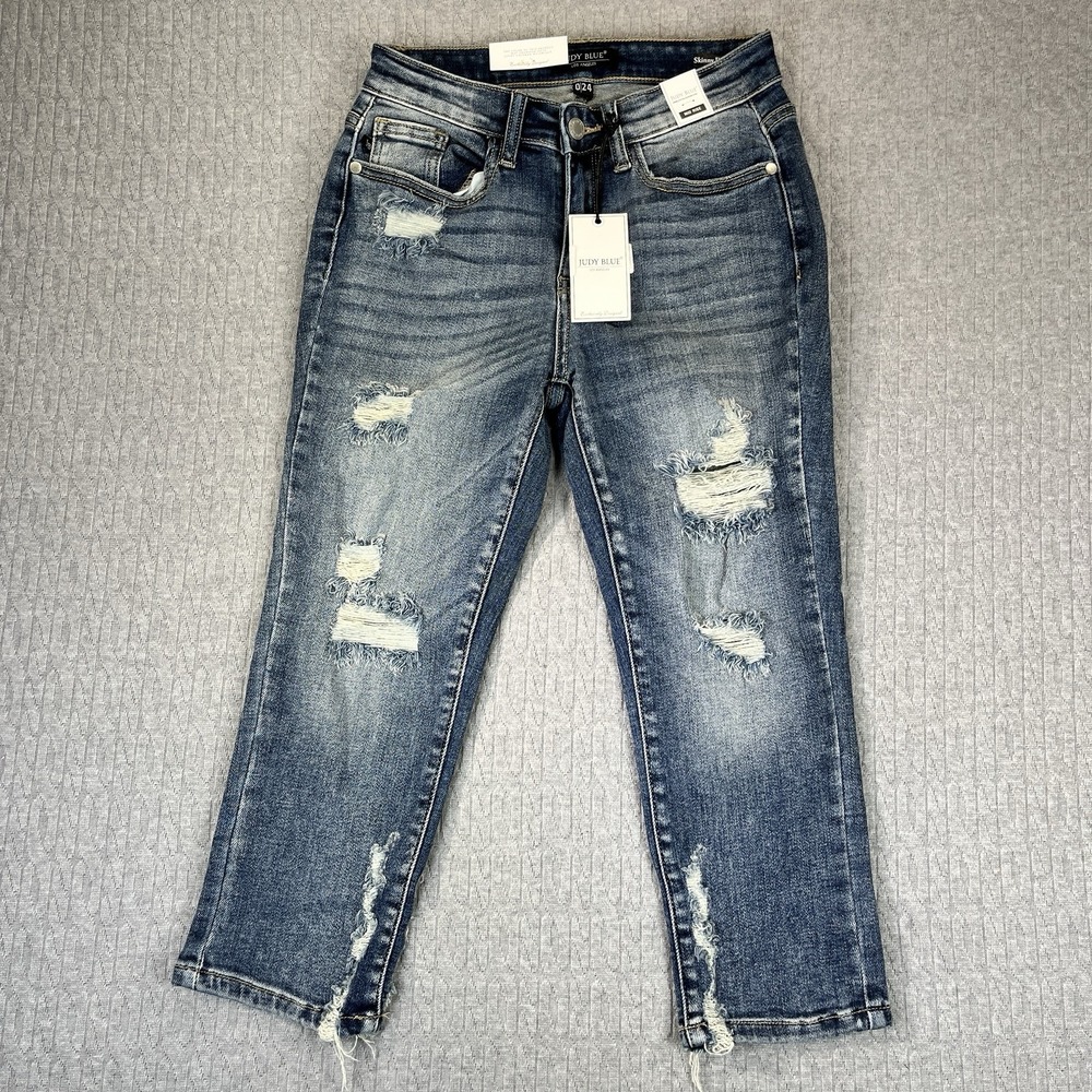 Judy blue new with tags skinny fit Capri Women 0/24X19 Mid Rise distressed